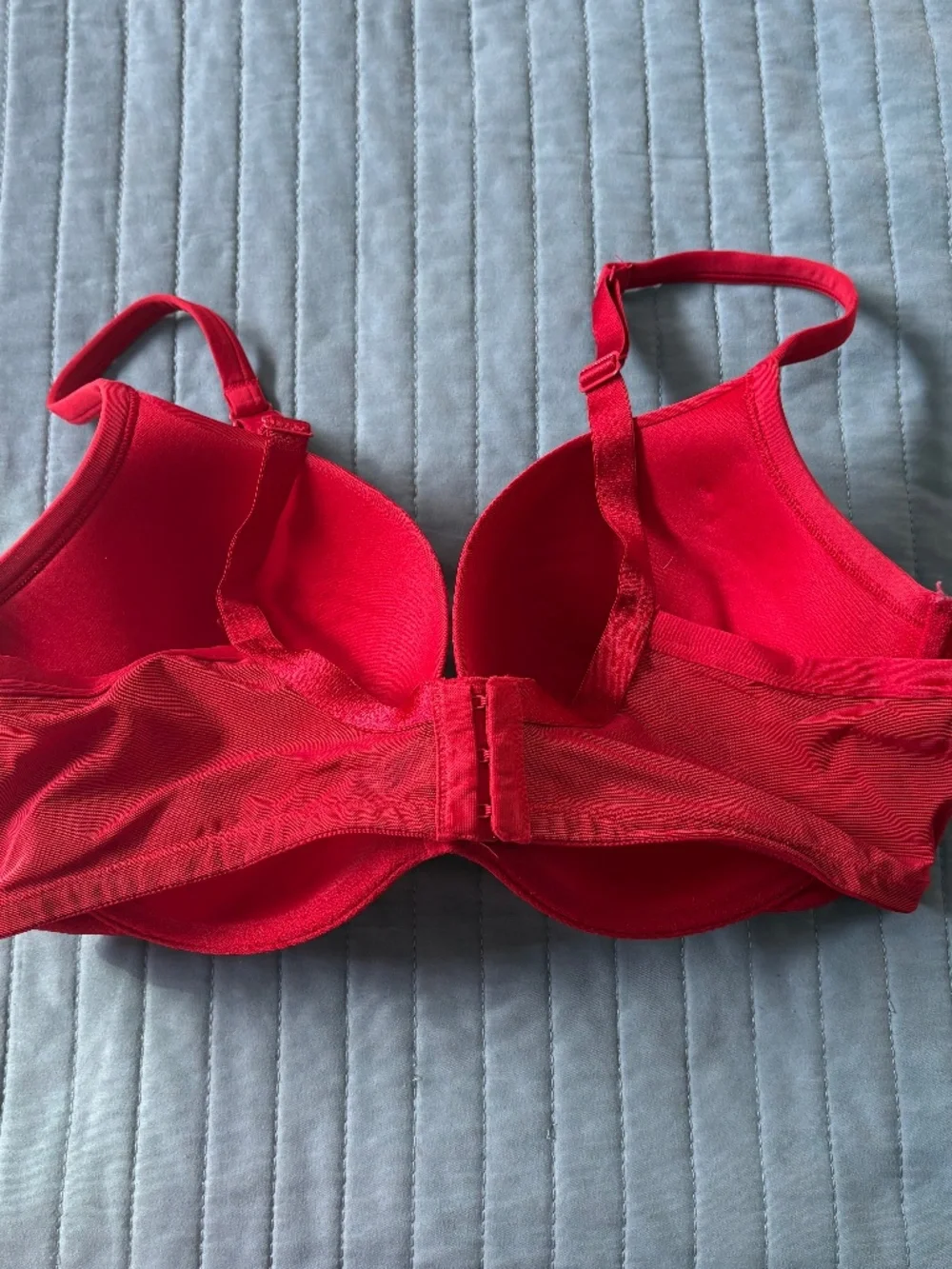 Red underwire cacique bra
